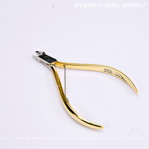 D555 Professional Cuticle Nippers with high-tension spring and full jaw, labeled Made in Vietnam and Dynamic Nail Supply.