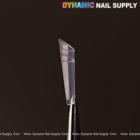 A half cover New Short Coffin Nail Tip held by tweezers, with 600 pcs/12 sizes shown at the top right.