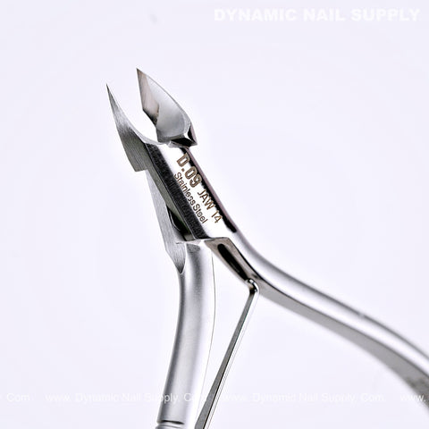 Close-up of D09 - Jaw 14 Cuticle Clippers with Grip Control—sharp jaw for clean, precise cuticle removal.