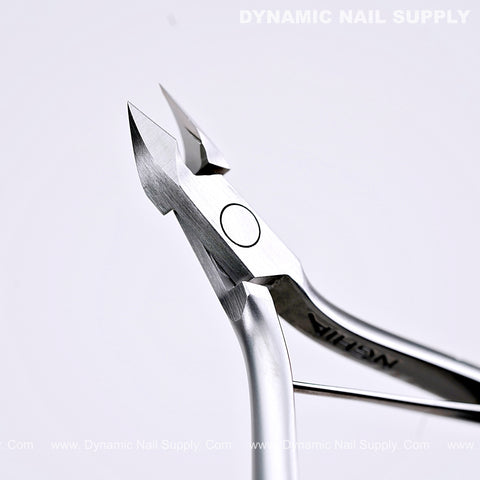 Close-up of D09 - Jaw 16 Heavy-Duty Surgical Steel Cuticle Nipper, perfect nail trimmer for men and women.