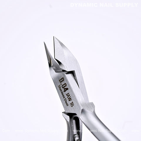 Close-up of D04 - Jaw 16 Pro Cuticle Cutter: ergonomic grip, sharp jaw for precise dead skin & nail care.