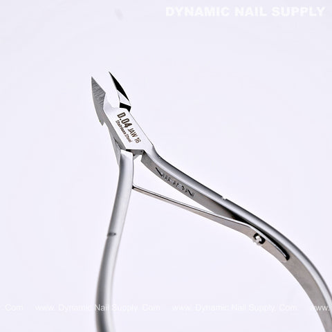 D04 - Jaw 16 Pro Cuticle Cutter: ergonomic grip, sharp jaw for dead skin and nail care—ideal for mani-pedis.