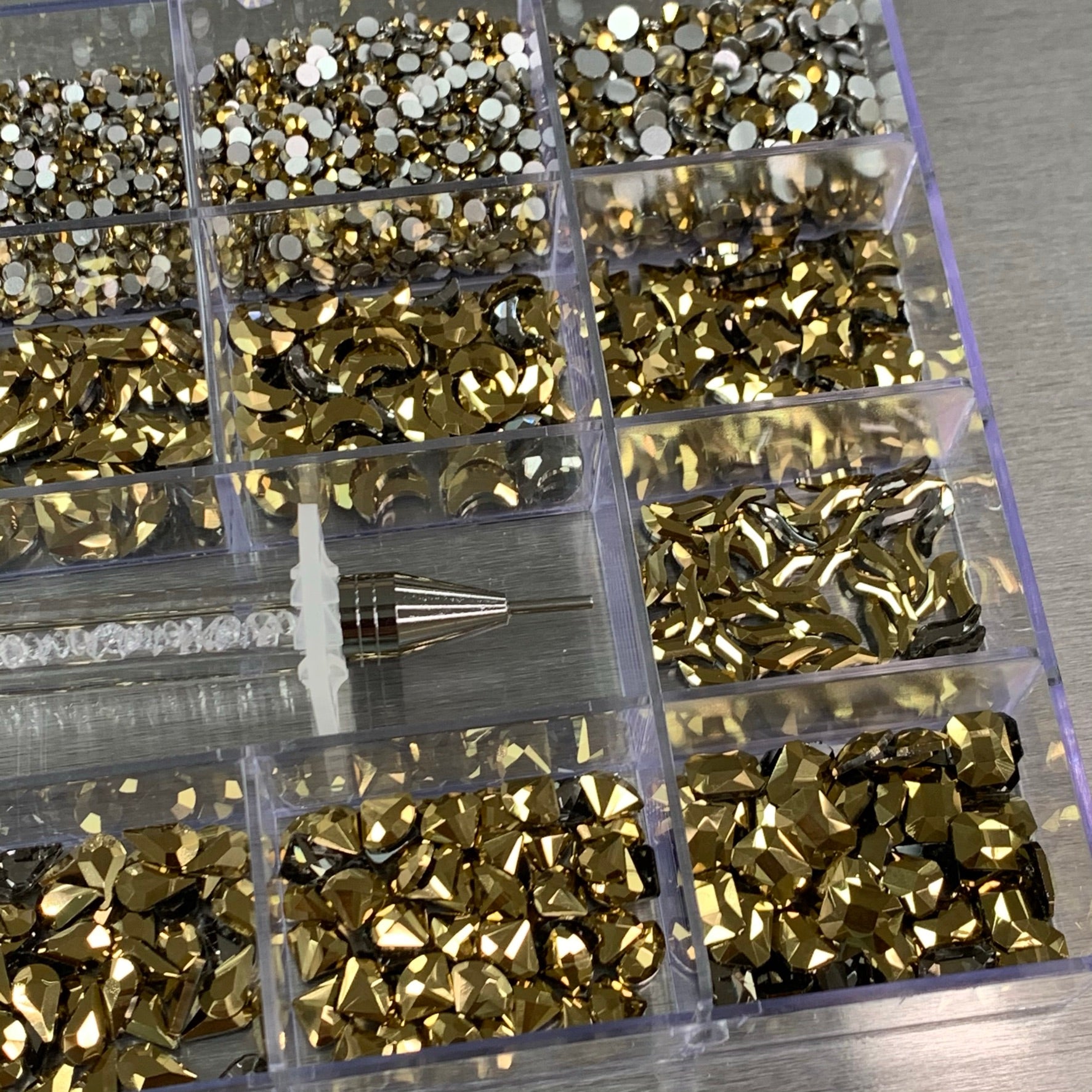 [Metallic Gold] Rhinestones set - 20 cells box - 14 big shapes and 6 r ...