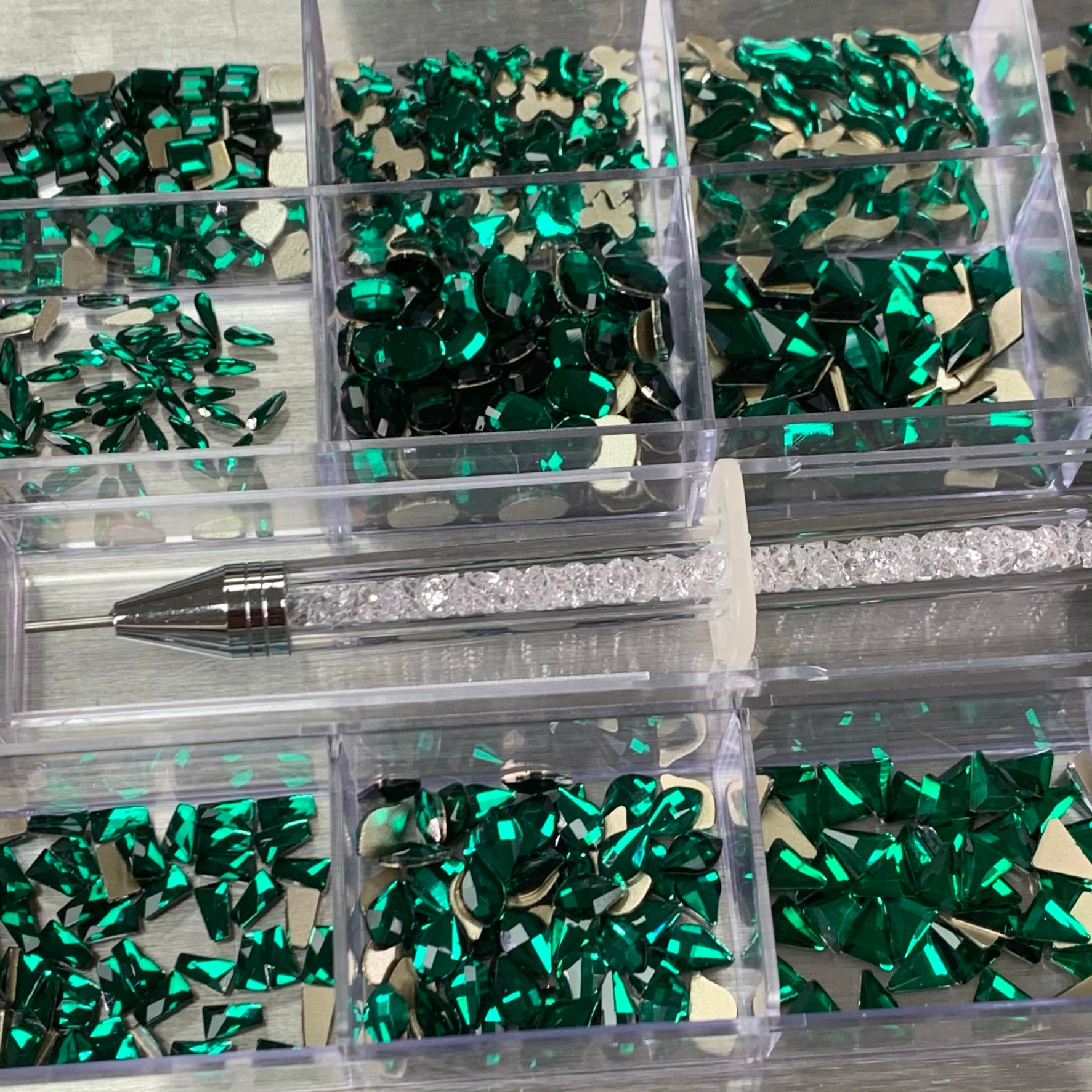 [Emerald Green] Rhinestones set - 20 big shapes x 50 each – Dynamic ...