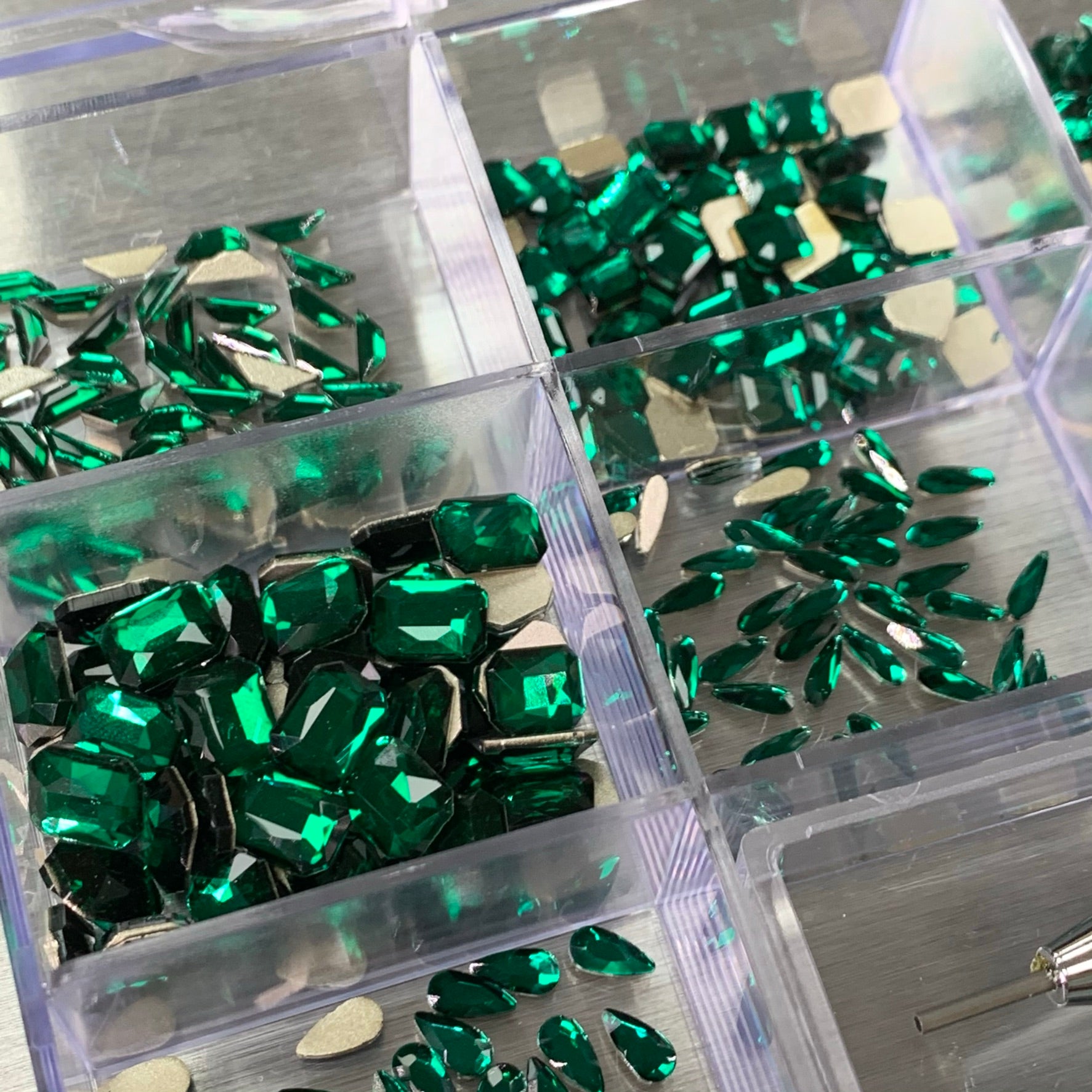 [Emerald Green] Rhinestones set - 20 big shapes x 50 each – Dynamic ...